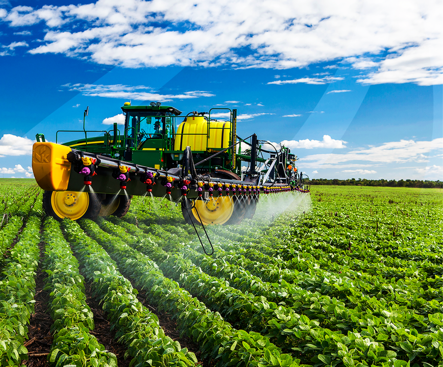 Máquina Agrícola em uma plantação agrícola - Contratos de compra e venda futura de grãos 